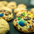 Cookies faits maison chez Dr.Cookies à Clermont-Ferrand - Cookie sans gluten moelleux – Dr.Cookies, centre-ville Clermont-Ferrand - Délicieux cookie protéiné – Pâtisserie Dr.Cookies, Clermont-Ferrand Café gourmand et cookies artisanaux – Dr.Cookies, proche place de Jaude - Milkshake vanille et cookie choco – Dr.Cookies Clermont-Ferrand Smoothie frais et healthy – Dr.Cookies, 24 rue de la Tour d’Auvergne