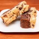 Cookies faits maison chez Dr.Cookies à Clermont-Ferrand - Cookie sans gluten moelleux – Dr.Cookies, centre-ville Clermont-Ferrand - Délicieux cookie protéiné – Pâtisserie Dr.Cookies, Clermont-Ferrand Café gourmand et cookies artisanaux – Dr.Cookies, proche place de Jaude - Milkshake vanille et cookie choco – Dr.Cookies Clermont-Ferrand Smoothie frais et healthy – Dr.Cookies, 24 rue de la Tour d’Auvergne